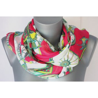 Foulard en mousseline rose fushia imprimée