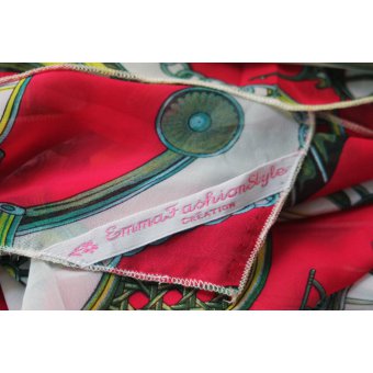 Foulard en mousseline rose fushia imprimée